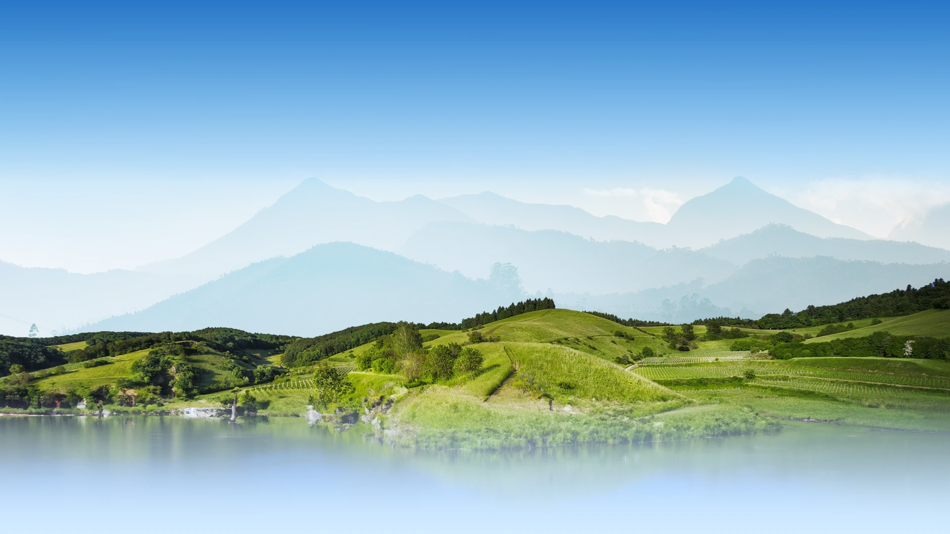 vista panoramica de montanas con un cielo despejado