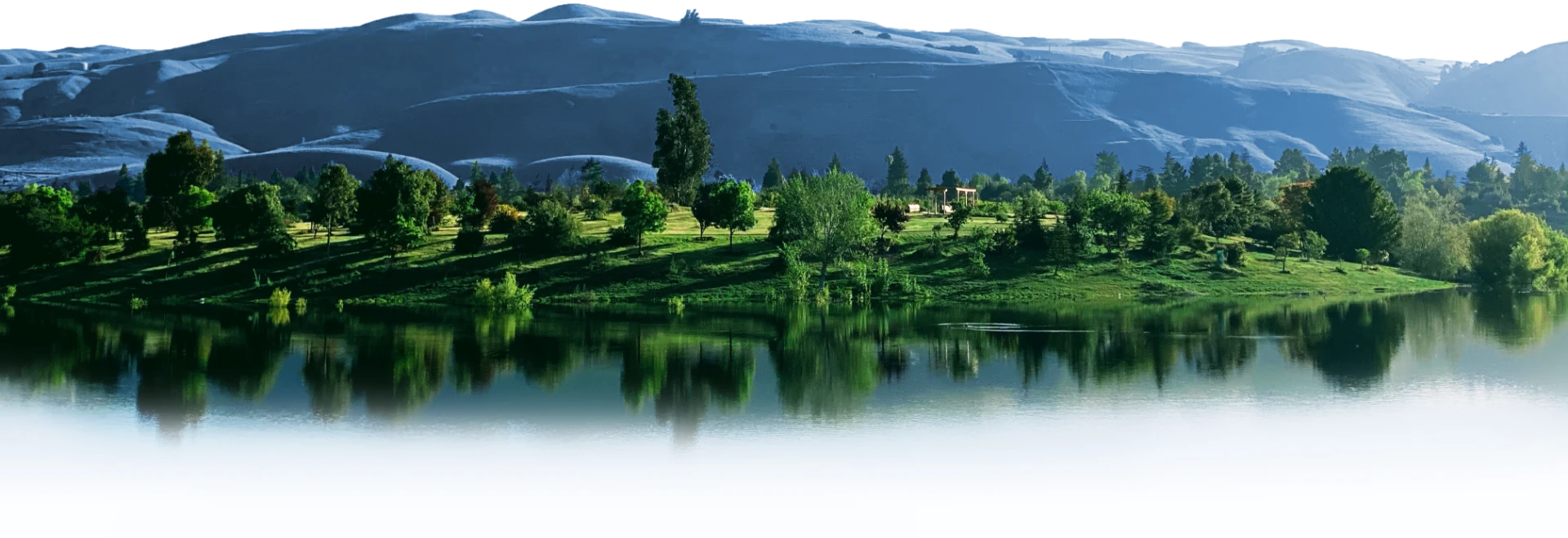 vista panoramica de montanas con un cielo despejado