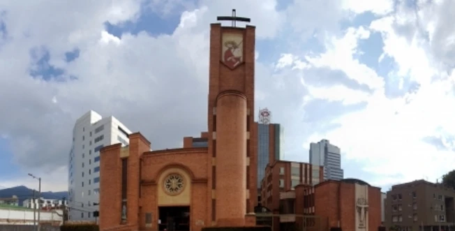 fachada parroquia cristo rey