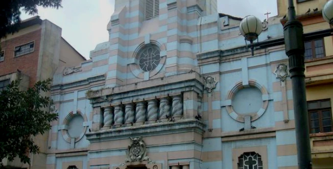 fachada parroquia santisima trinidad